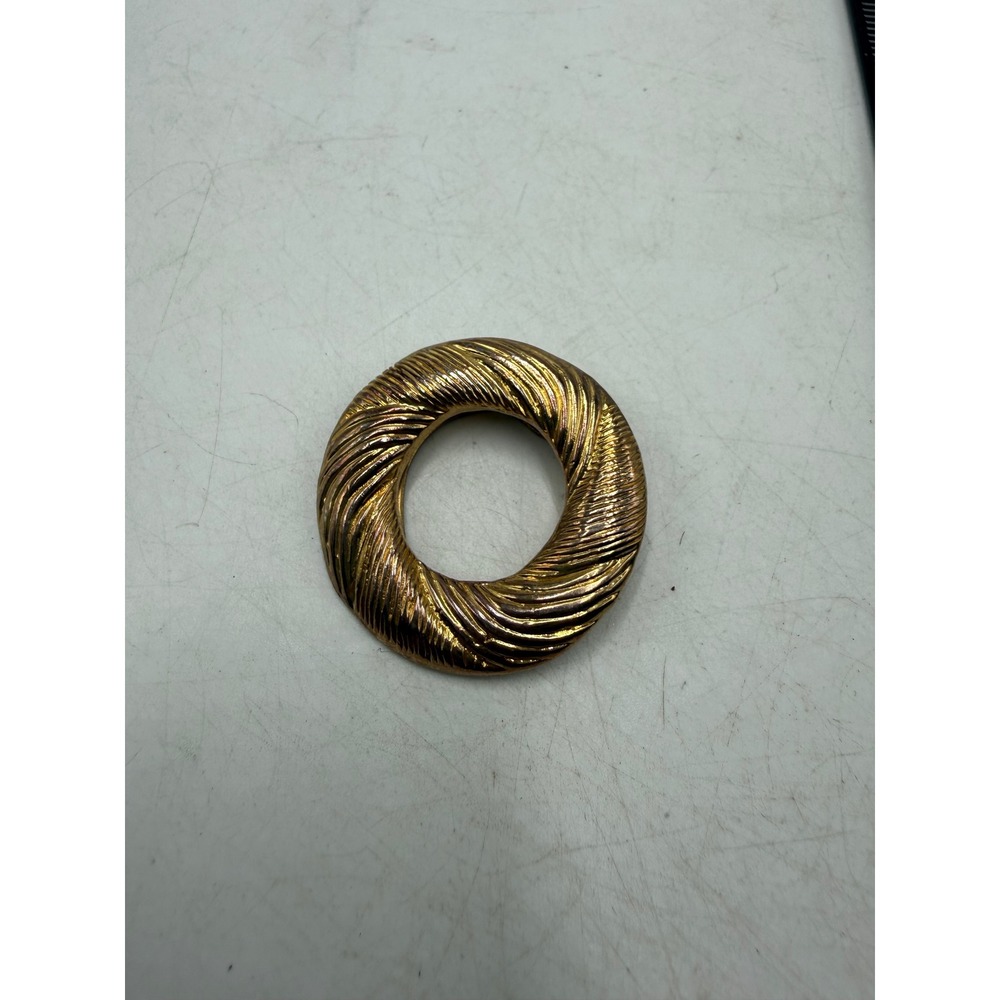 Vintage Gold Tone Textured Swirl Scarf Clip Round Wreath Accessory